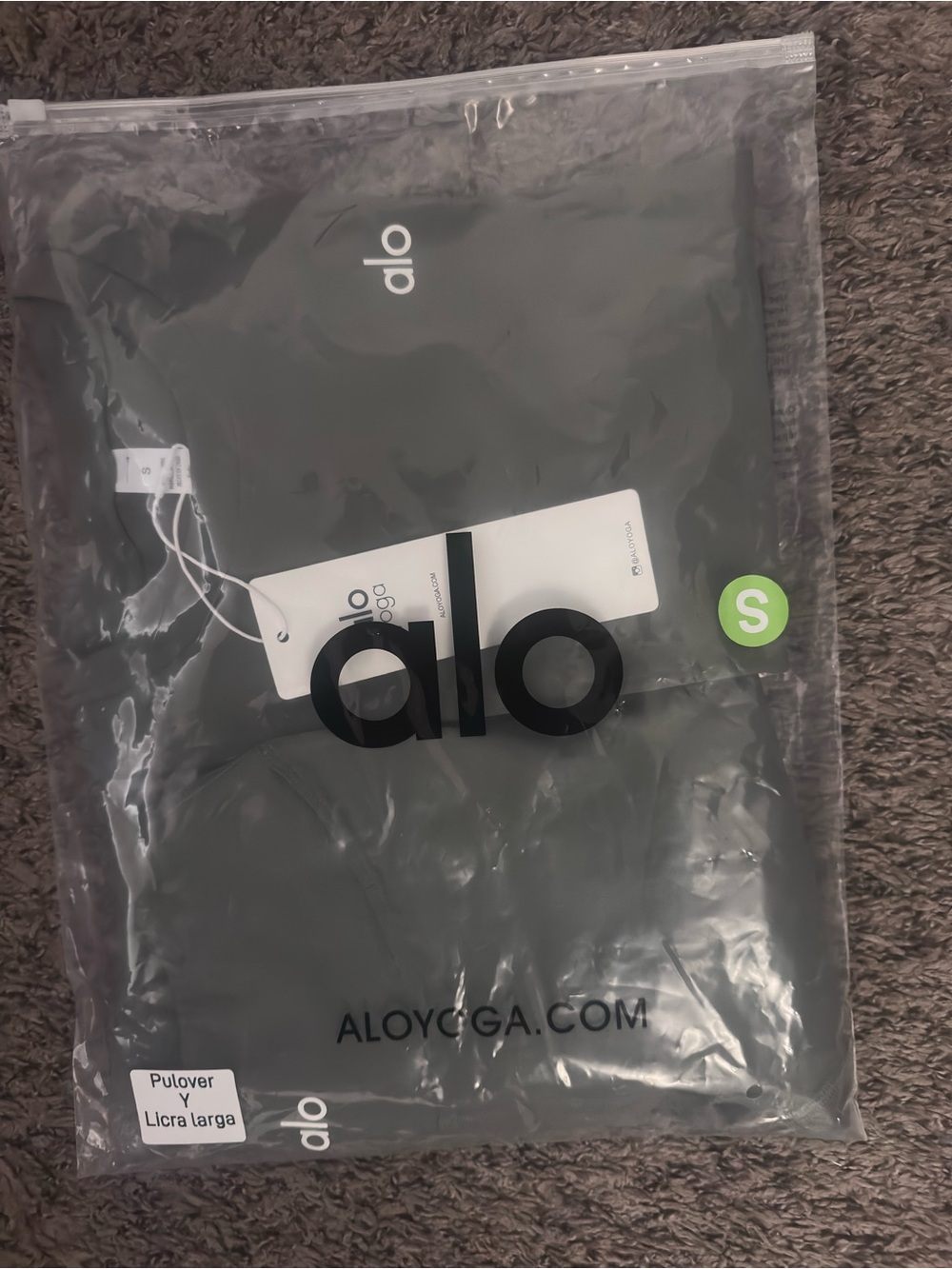 ALO Yoga Olive Green Leggings & Short Sleeve Top Set - Picture 2 of 2